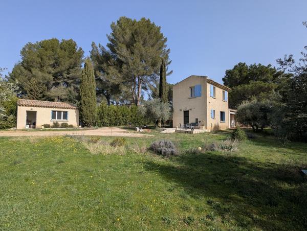 Villa d'architecte avec piscine sur 2880m² de terrain 570 000 € H.A.I.*