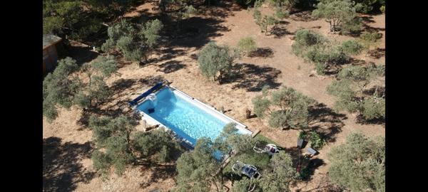 Villa d'architecte avec piscine sur 2880m² de terrain 570 000 € H.A.I.*