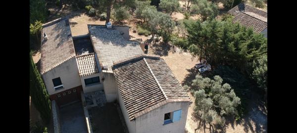 Villa d'architecte avec piscine sur 2880m² de terrain 570 000 € H.A.I.*