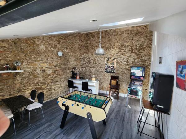 Vente                                                      Maison
                        
                     8 pièces                      189 m2                     à Pouzols