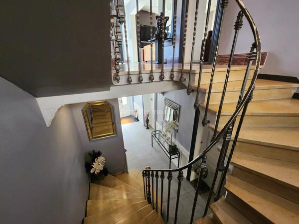 Vente                                                      Maison
                        
                     8 pièces                      189 m2                     à Pouzols