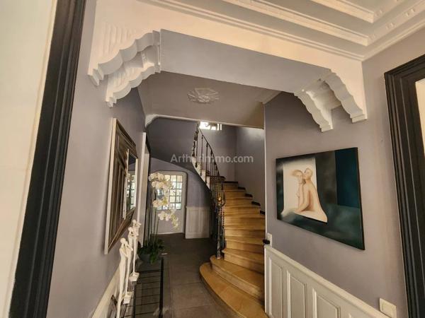 Vente                                                      Maison
                        
                     8 pièces                      189 m2                     à Pouzols