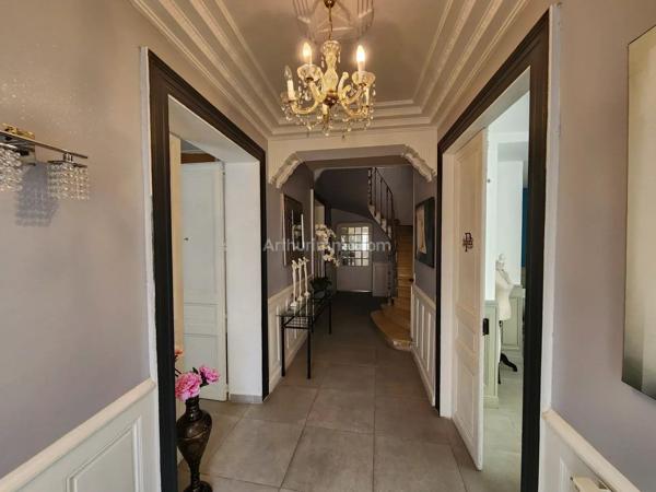 Vente                                                      Maison
                        
                     8 pièces                      189 m2                     à Pouzols