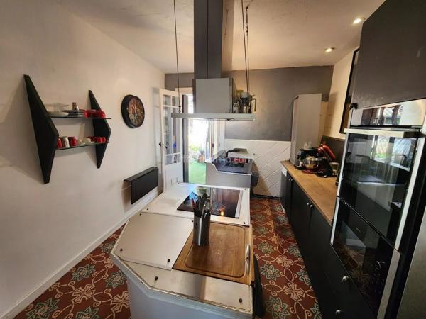 Vente                                                      Maison
                        
                     8 pièces                      189 m2                     à Pouzols