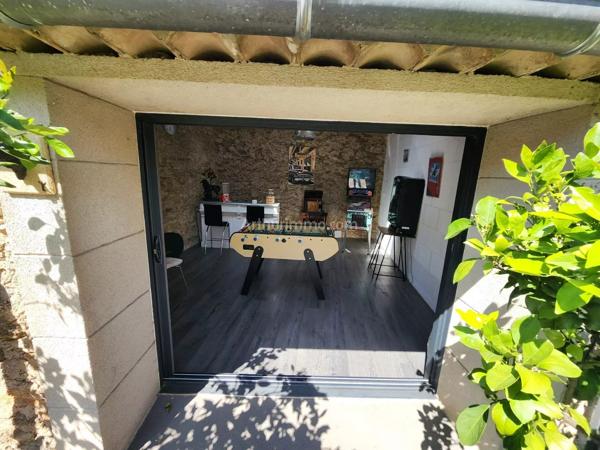 Vente                                                      Maison
                        
                     8 pièces                      189 m2                     à Pouzols