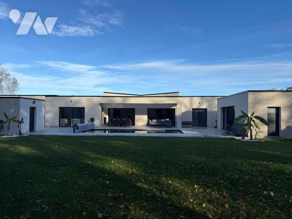 ROMORANTIN - MAISON CONTEMPORAINE DE PLAIN-PIED - 228 m² - BELLES PRESTATIONS, Dans un quartier...