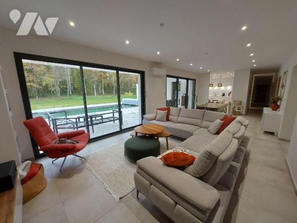 ROMORANTIN - MAISON CONTEMPORAINE DE PLAIN-PIED - 228 m² - BELLES PRESTATIONS, Dans un quartier...