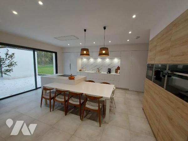 ROMORANTIN - MAISON CONTEMPORAINE DE PLAIN-PIED - 228 m² - BELLES PRESTATIONS, Dans un quartier...