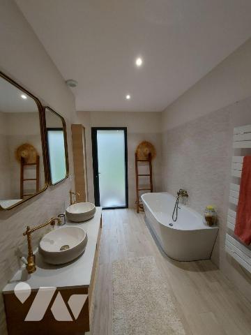 ROMORANTIN - MAISON CONTEMPORAINE DE PLAIN-PIED - 228 m² - BELLES PRESTATIONS, Dans un quartier...