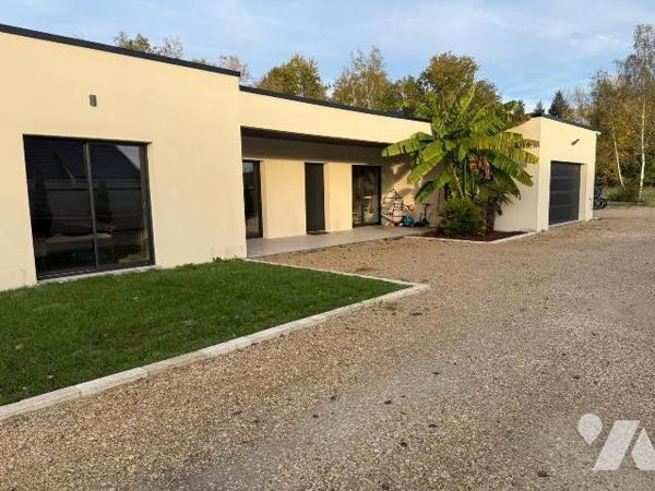 ROMORANTIN - MAISON CONTEMPORAINE DE PLAIN-PIED - 228 m² - BELLES PRESTATIONS, Dans un quartier...
