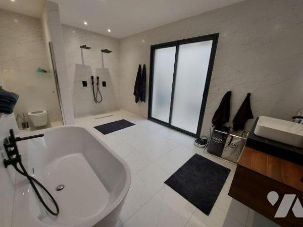 ROMORANTIN - MAISON CONTEMPORAINE DE PLAIN-PIED - 228 m² - BELLES PRESTATIONS, Dans un quartier...