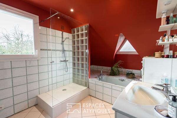 Maison familiale avec jardin d’hiver et jardin arboré