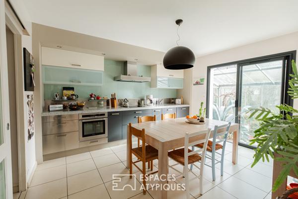 Maison familiale avec jardin d’hiver et jardin arboré