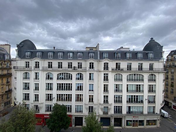 Beau studio atypique- Dernier étage.