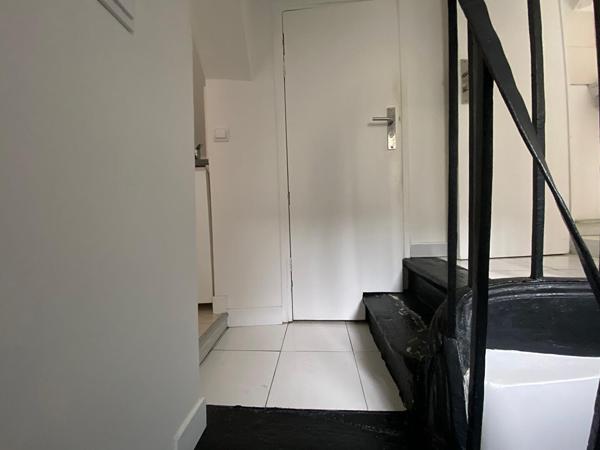 Beau studio atypique- Dernier étage.
