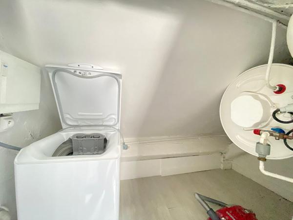 Beau studio atypique- Dernier étage.