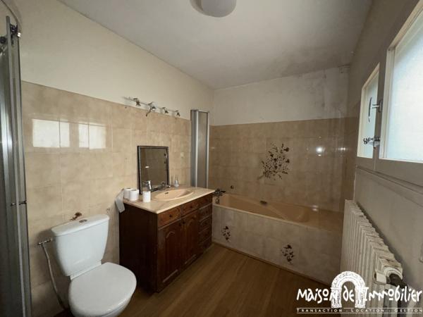 Vente Maison de plain-pied - 3 pièces - 72m² - Proche tous commerces à pied - Jardinet, garage et cave