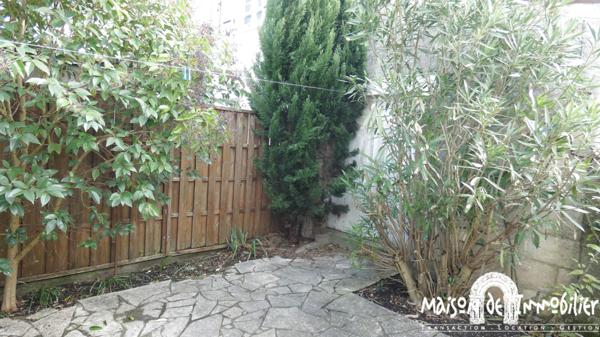 Vente Maison de plain-pied - 3 pièces - 72m² - Proche tous commerces à pied - Jardinet, garage et cave