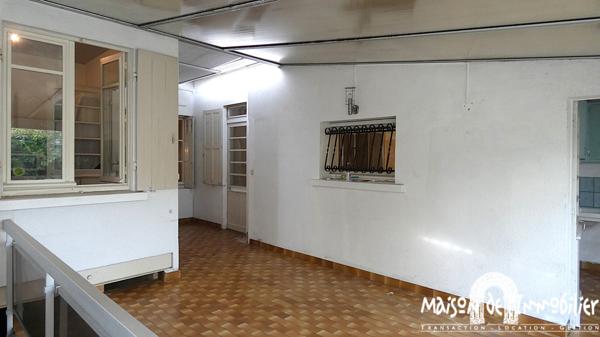 Vente Maison de plain-pied - 3 pièces - 72m² - Proche tous commerces à pied - Jardinet, garage et cave