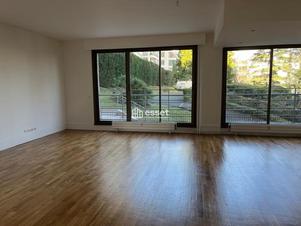Location Appartement 4 pièces 134.59 m² - Saint Cloud 92210