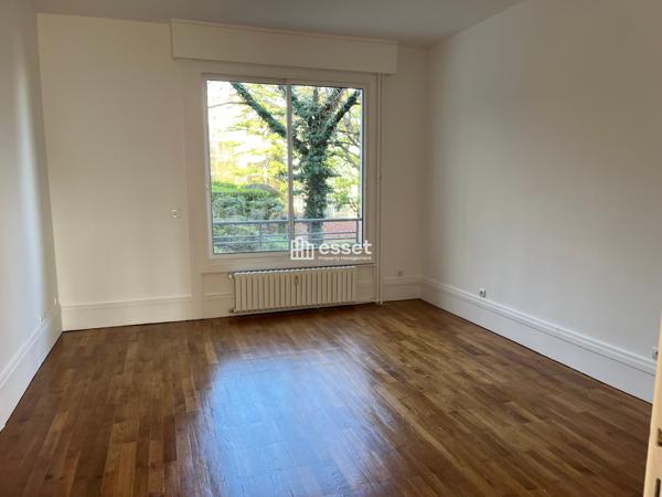 Location Appartement 4 pièces 134.59 m² - Saint Cloud 92210