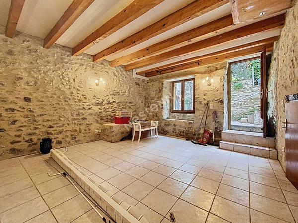 Maison Livron Sur Drome 4 pièces, 2 chambres, jardin, murs en pierres, pièces voutées