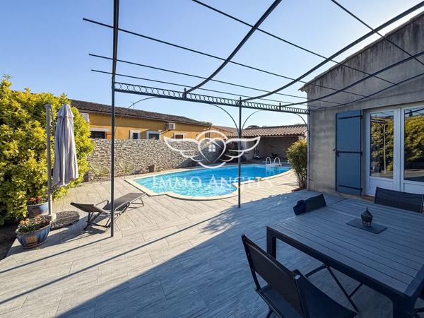 Maison de plain-pied, 134 m2 sur terrain de 1010 m2 avec piscine.