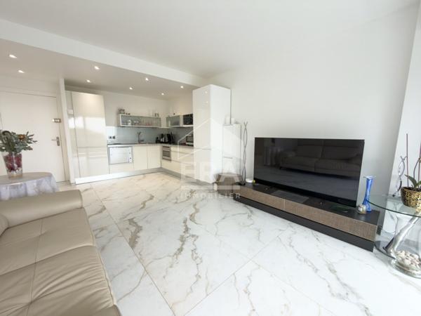 Limite SuperCannes - Vue Mer 2 Pièces