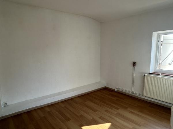 MAISON T4 - GRANDE COUR - GARAGE - PARKING