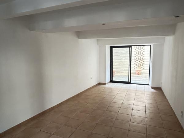 MAISON T4 - GRANDE COUR - GARAGE - PARKING
