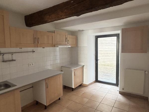 MAISON T4 - GRANDE COUR - GARAGE - PARKING