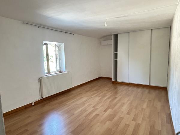 MAISON T4 - GRANDE COUR - GARAGE - PARKING