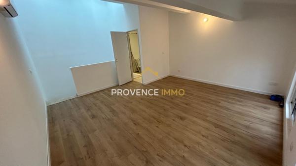 Pélissanne (13330) MAISON DE VILLE RENOVEE AVEC TERRASSE TROPEZIENNE