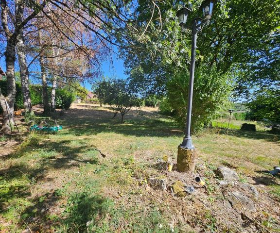 Chaumière avec pêcherie et terrain arboré