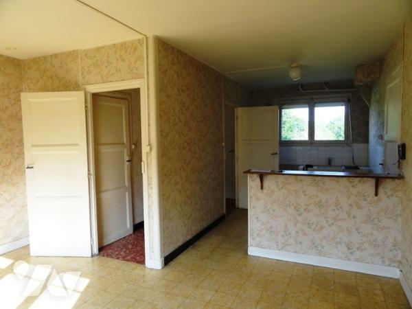 Maison individuelle de type 5 de 76 m² avec 3 chambres sur terrain de 1637 m² cadastré.