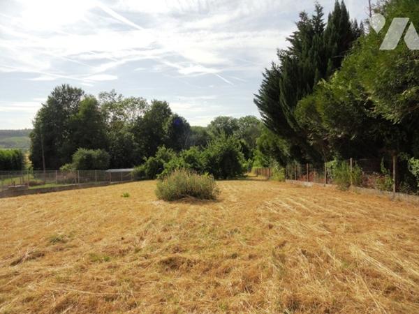 Maison individuelle de type 5 de 76 m² avec 3 chambres sur terrain de 1637 m² cadastré.