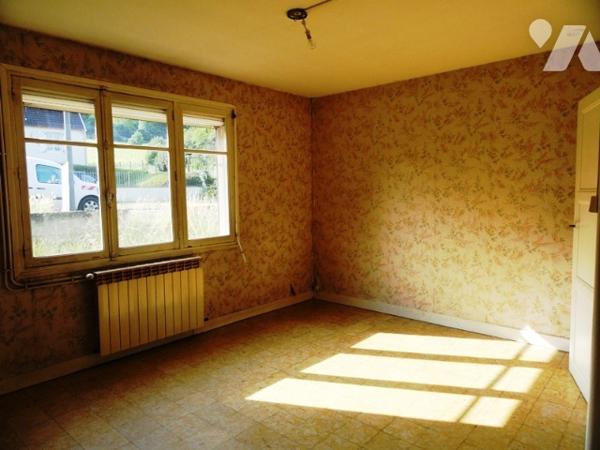 Maison individuelle de type 5 de 76 m² avec 3 chambres sur terrain de 1637 m² cadastré.