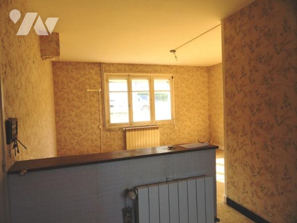 Maison individuelle de type 5 de 76 m² avec 3 chambres sur terrain de 1637 m² cadastré.