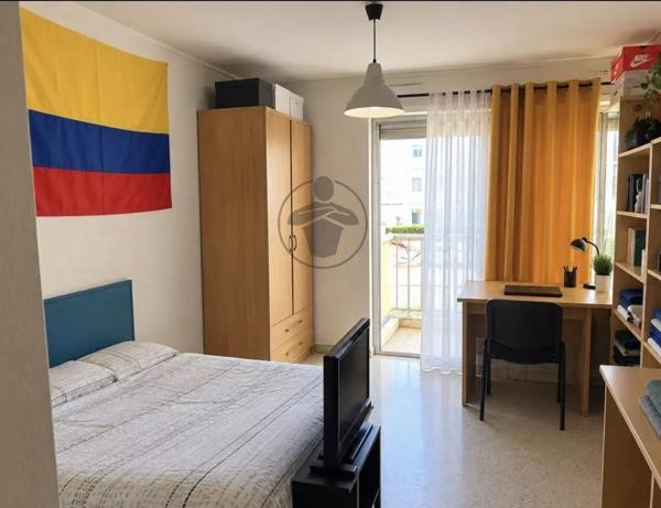 Vente                                                      Appartement
                        
                     1 pièces                                         à Montpellier