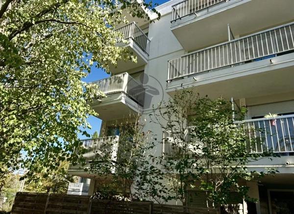 Vente                                                      Appartement
                        
                     1 pièces                                         à Montpellier