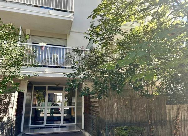 Vente                                                      Appartement
                        
                     1 pièces                                         à Montpellier
