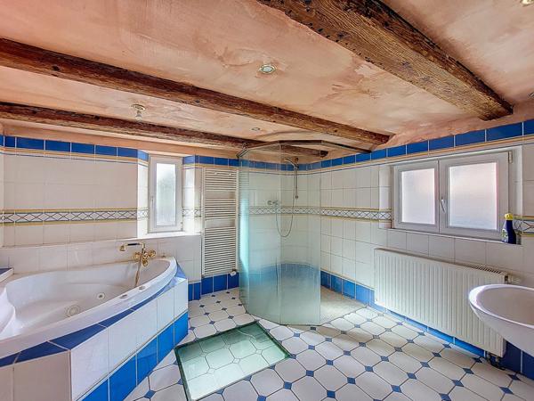 GRANDE MAISON ALSACIENNE SITUEE EN IMPASSE