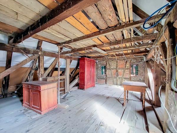 GRANDE MAISON ALSACIENNE SITUEE EN IMPASSE