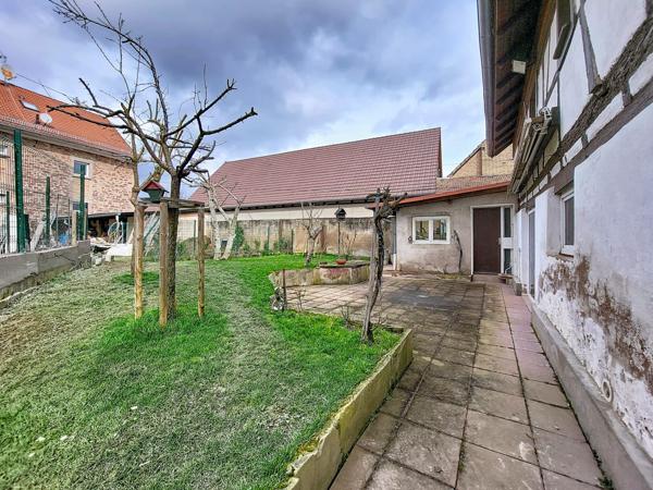 GRANDE MAISON ALSACIENNE SITUEE EN IMPASSE