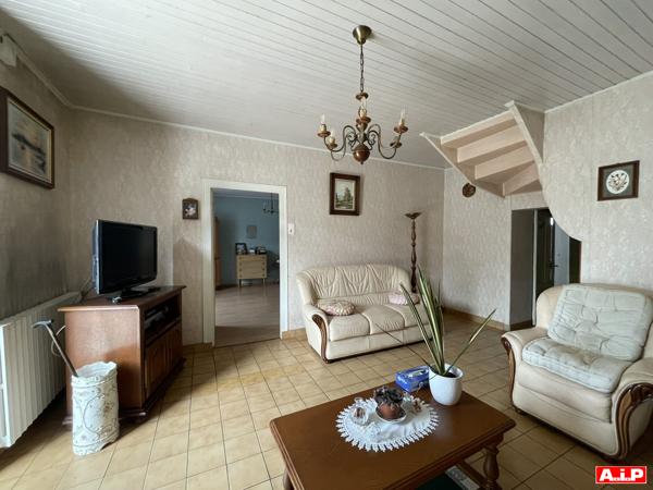 Maison en pierre avec vue sur la campagne