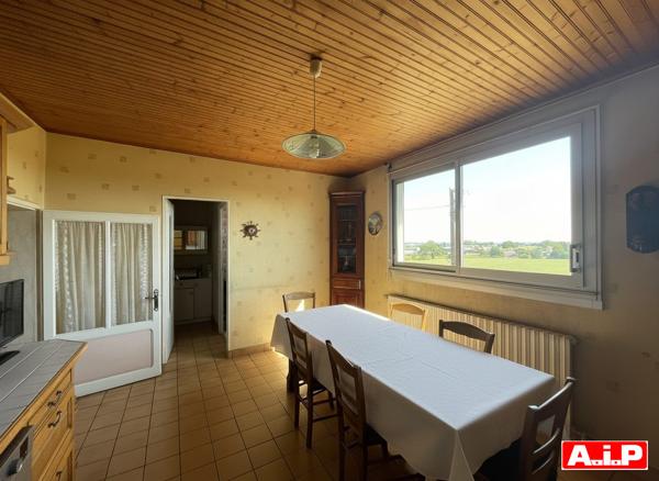 Maison en pierre avec vue sur la campagne
