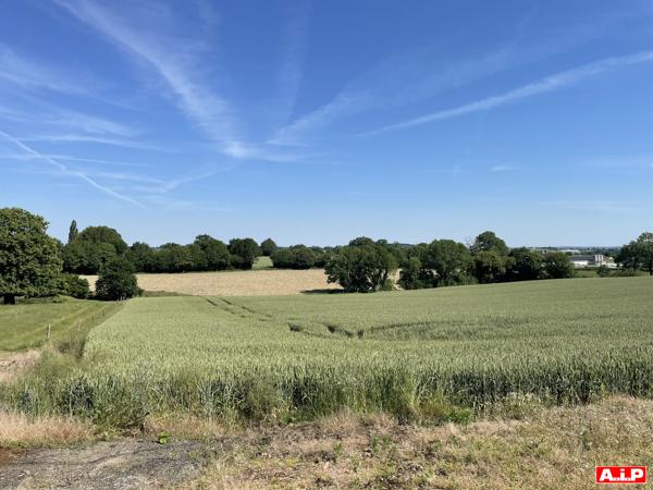 Maison en pierre avec vue sur la campagne