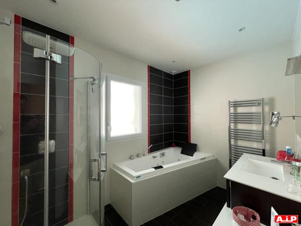 PROPRIETE AVEC PISCINE