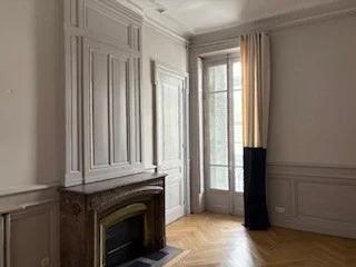 APPARTEMENT T7 A LOUER - LYON 2EME ARRONDISSEMENT Vaubecour-Mairie 224.36 m 2 2 995 € charges comprises par mois