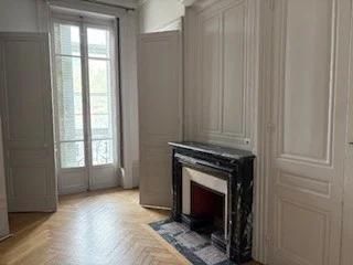 APPARTEMENT T7 A LOUER - LYON 2EME ARRONDISSEMENT Vaubecour-Mairie 224.36 m 2 2 995 € charges comprises par mois